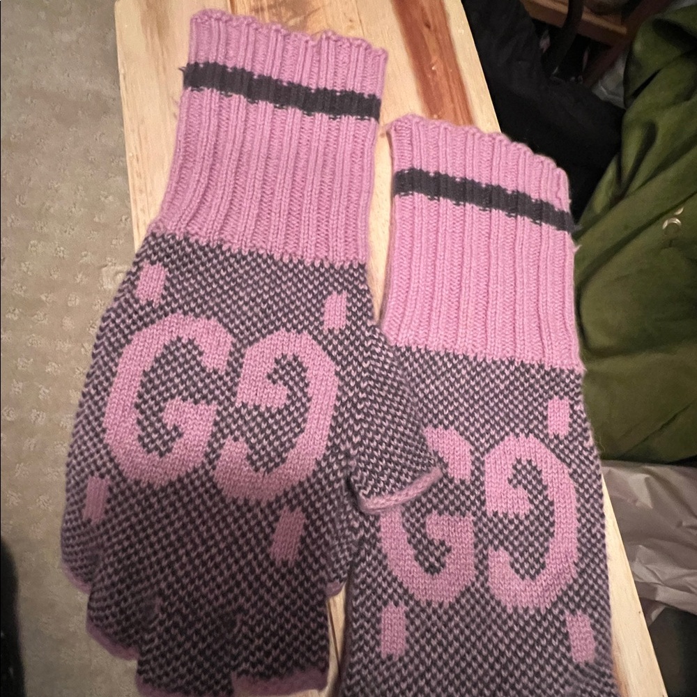 Gucci Cashmere Mittens - Picture 7 of 7